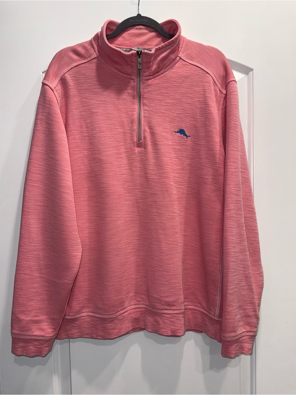 Tommy Bahama Men’s quarter-zip pullover in a heathered coral/salmon size XL